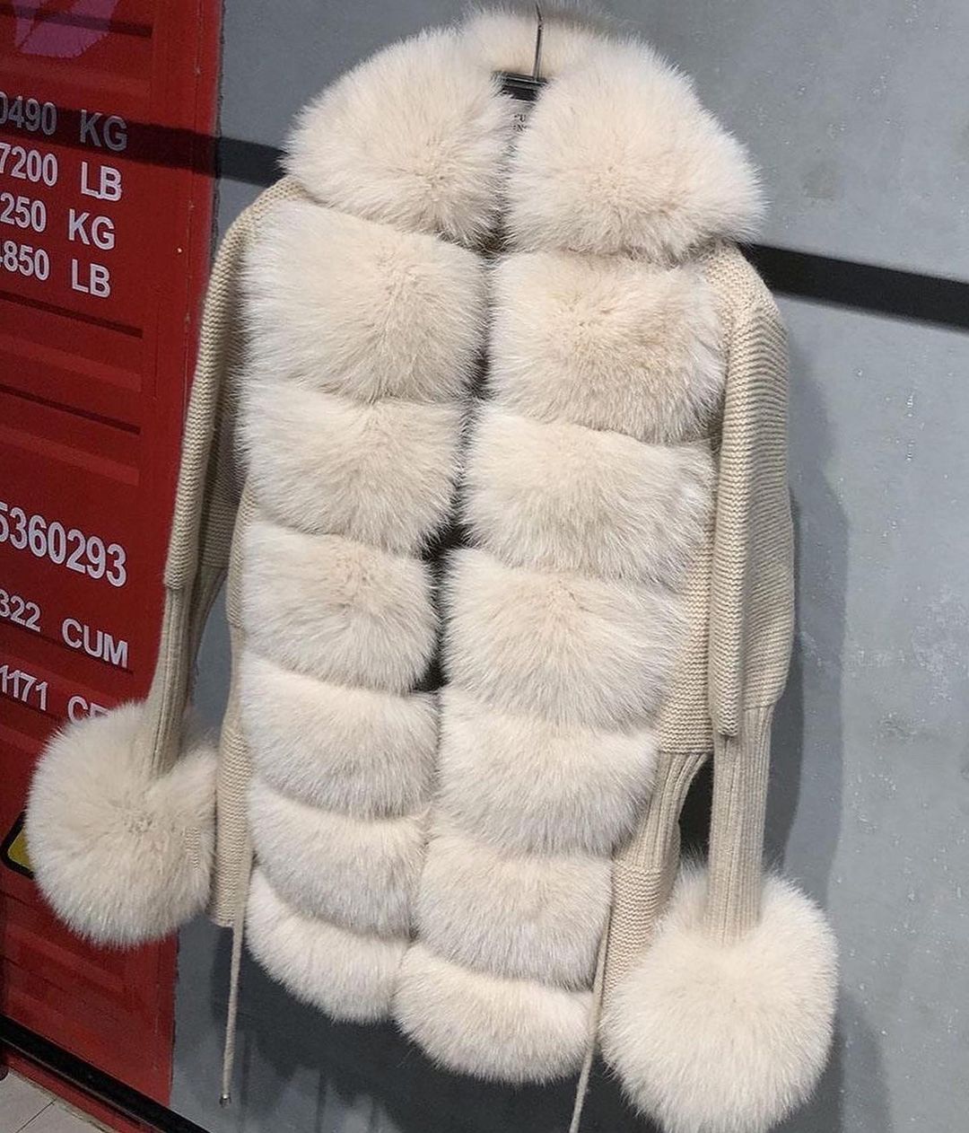 Fox Fur Cashmere/Knit Short Cardigan in beige