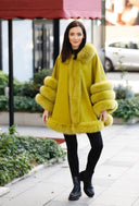 PONCHO IN CASHMERE IN PELLICCIA DI VOLPE SENAPE