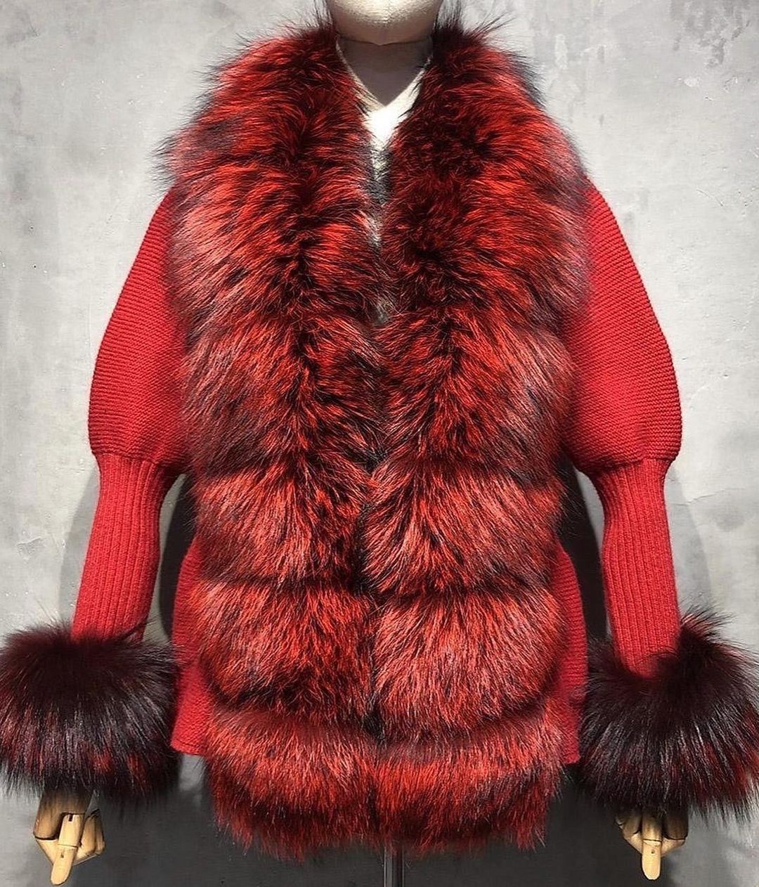 Fox Fur Cashmere/Knit Short Cardigan in red